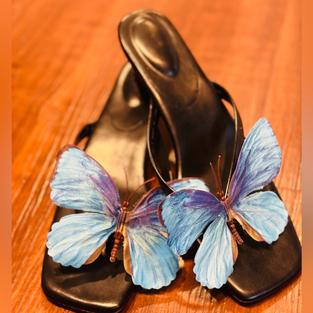 handmade kitten heels! one of a kind, 1” inch kitten heel sandal. so cute!